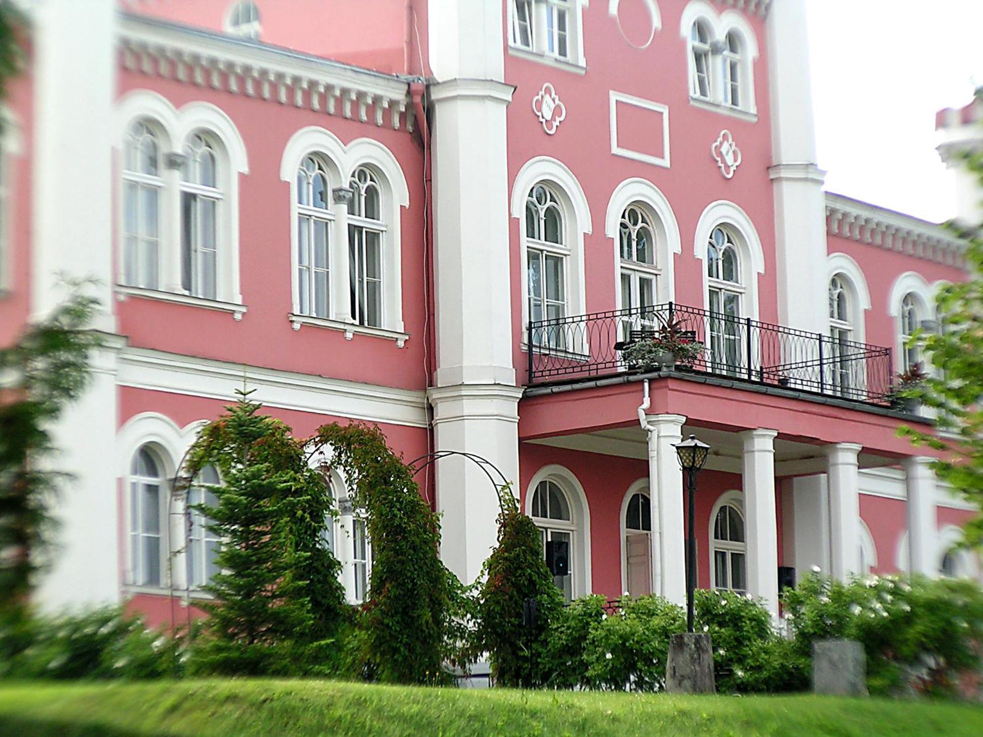 Birinu Pils Hotel Birini Ngoại thất bức ảnh