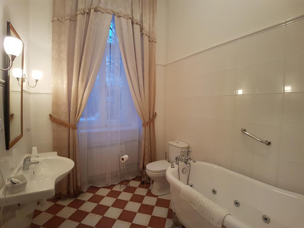 Birinu Pils Hotel Birini Ngoại thất bức ảnh