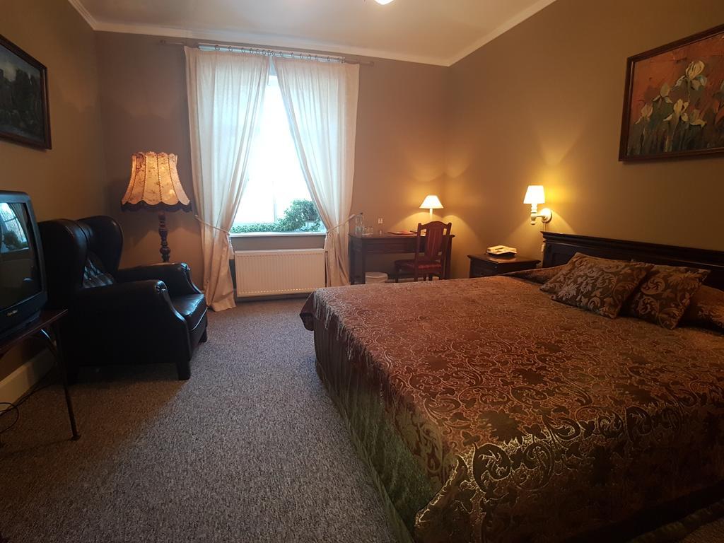 Birinu Pils Hotel Birini Ngoại thất bức ảnh