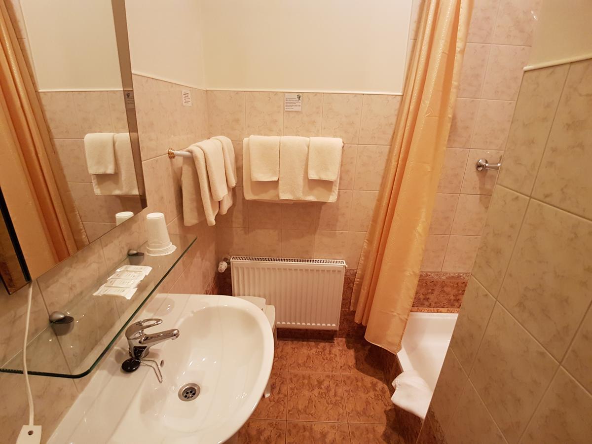 Birinu Pils Hotel Birini Ngoại thất bức ảnh